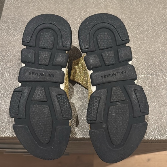 Las Vegas limited edition gold Balenciaga sock sneakers - Picture 4 of 5